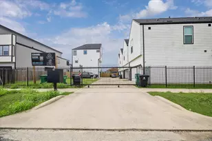 104 E 44th St, Houston, TX 77018 - Photo 2