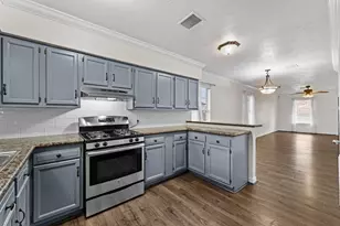 842 E 29th St, Houston, TX 77009 - Photo 2