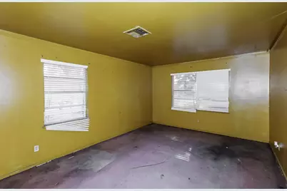 5843 Thrush Drive, Houston, TX 77033 - Photo 4