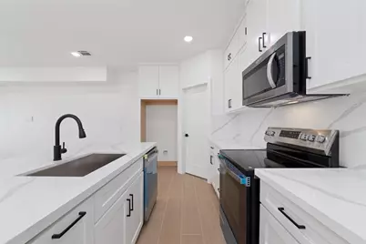 1811 N Spring Dr #7, Houston, TX 77373 - Photo 12
