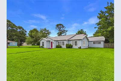 1101 15th Avenue N, Texas City, TX 77590 - Photo 2