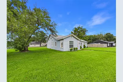 1101 15th Avenue N, Texas City, TX 77590 - Photo 4
