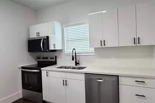1968 W McKinney St, Houston, TX 77019 - Photo 16