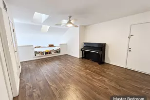 10855 Meadowglen Ln, Houston, TX 77042 - Photo 18