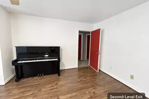 10855 Meadowglen Ln, Houston, TX 77042 - Photo 20