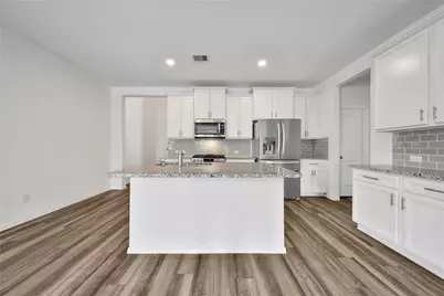 9245 Inland Leather Lane, Conroe, TX 77385 - Photo 2
