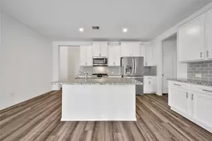 9245 Inland Leather Ln, Conroe, TX 77385 - Photo 2