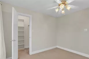 919 E 36th St, Houston, TX 77022 - Photo 16