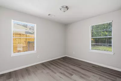5418 Ridgeway Drive, Houston, TX 77033 - Photo 12