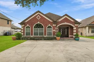 5627 Brookfield Dr, Houston, TX 77085 - Photo 2