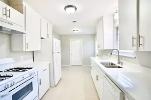 8733 Robindell Dr, Houston, TX 77074 - Photo 2