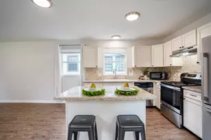 306 Foster St, Tomball, TX 77375 - Photo 8