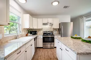 306 Foster St, Tomball, TX 77375 - Photo 10