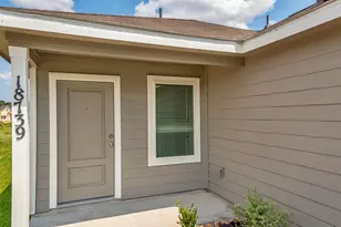 18739 Barrichello Dr, Conroe, TX 77306 - Photo 2