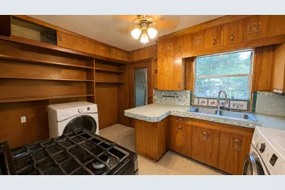 236 E Orchard Street, Clute, TX 77531 - Photo 4