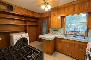 236 E Orchard St, Clute, TX 77531 - Photo 4