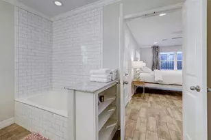 9007 Beverly Hill St, Houston, TX 77063 - Photo 12