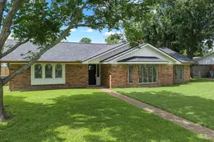 4805 N Burning Tree Dr, Baytown, TX 77521 - Photo 1