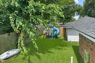 4805 N Burning Tree Dr, Baytown, TX 77521 - Photo 42