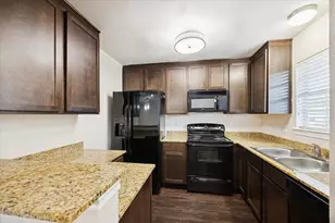 214 W 17th St, Houston, TX 77008 - Photo 4