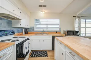 16510 Blackbeard Rd, Jamaica Beach, TX 77554 - Photo 22