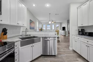 4111 Pointe W Dr, Galveston, TX 77554 - Photo 20