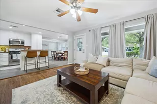 2327 Saxon Dr, Houston, TX 77018 - Photo 2