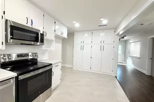 318 Caladium St, Lake Jackson, TX 77566 - Photo 10