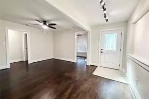 318 Caladium St, Lake Jackson, TX 77566 - Photo 2