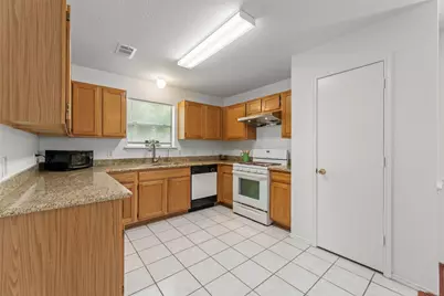 8252 Golf Green Circle, Houston, TX 77036 - Photo 8