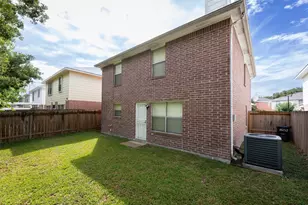 8252 Golf Green Cir, Houston, TX 77036 - Photo 32