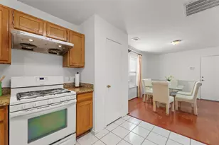 8252 Golf Green Cir, Houston, TX 77036 - Photo 10