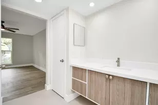 7575 Katy Fwy, Houston, TX 77024 - Photo 20