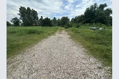 5110 Barbers Hill Road, Baytown, TX 77521 - Photo 24