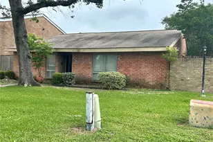 4803 Pebble Brook St, Baytown, TX 77521 - Photo 2