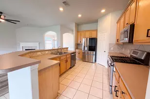 5704 Shady Hollow Ct, Rosharon, TX 77583 - Photo 2