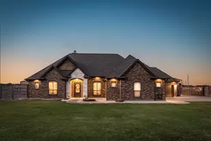 808 Quarter Horse Trail, Angleton, TX 77515 - Photo 1