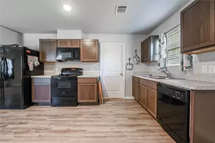 2026 Rosalee St, La Marque, TX 77568 - Photo 6