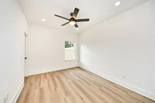 932 South Ln Unit B Ln, South Houston, TX 77088 - Photo 10