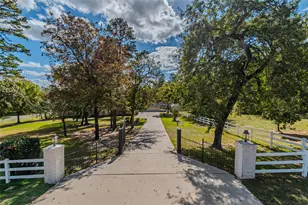 15569 Crown Oaks Dr, Montgomery, TX 77316 - Photo 2