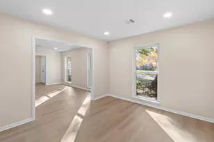 9610 Meadowglen Ln, Houston, TX 77063 - Photo 18