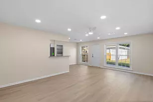 9610 Meadowglen Ln, Houston, TX 77063 - Photo 4