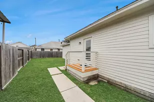 127 Amundsen St, Houston, TX 77009 - Photo 6