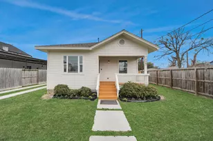 127 Amundsen St, Houston, TX 77009 - Photo 2