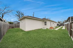 127 Amundsen St, Houston, TX 77009 - Photo 8