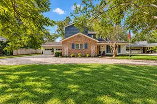 524 Oak Dr, Lake Jackson, TX 77566 - Photo 2