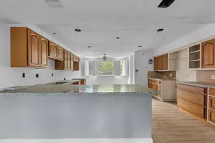 710 S Jackson St, Alvin, TX 77511 - Photo 8