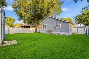 406 Gresham St, Baytown, TX 77520 - Photo 24