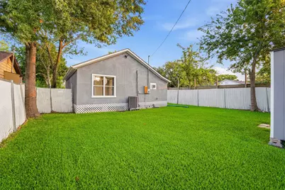 406 Gresham Street, Baytown, TX 77520 - Photo 6