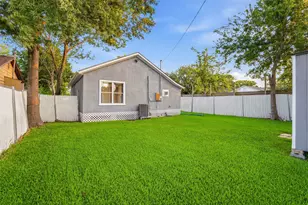 406 Gresham St, Baytown, TX 77520 - Photo 6